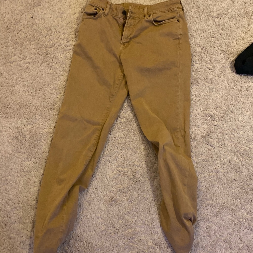 flexible material khaki pants